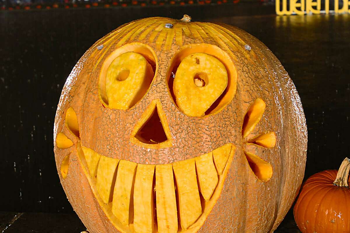 Halloween-Pumpkin-Carving-Event